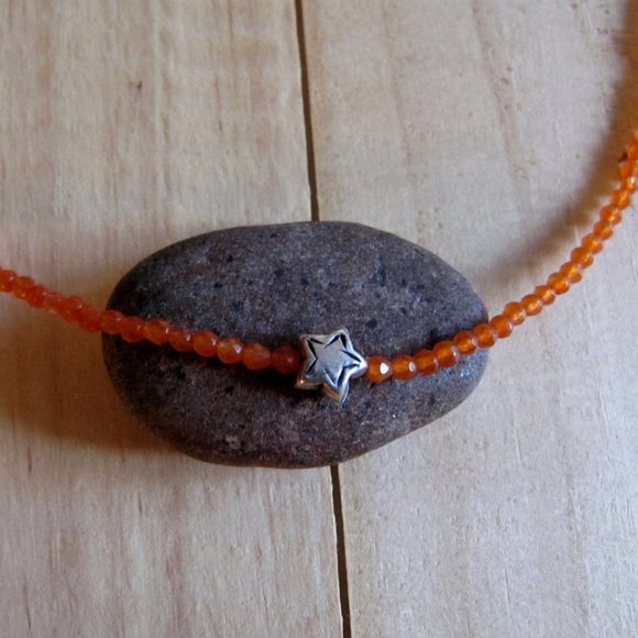 Carnelian necklace with a little sterling silver flower - Picture 3 of 4